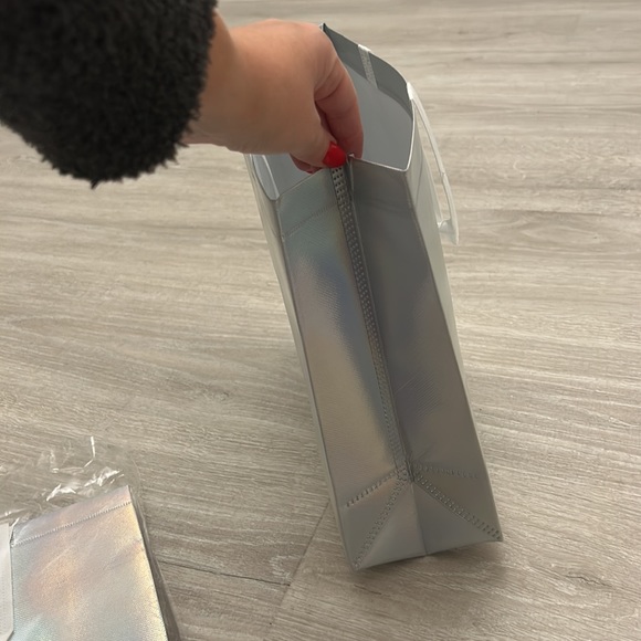 Brand new holographic bag QTY of 6 - Picture 4 of 6